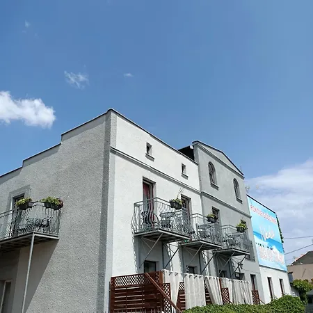 Nikola Chlapowo Homestay