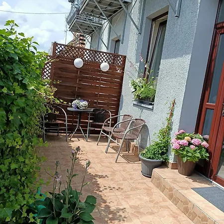 Nikola Chlapowo Homestay *